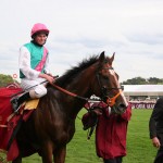 Retour des gagnants du Qatar Prix de l'Arc de Triomphe 2010 : Workforce et Ryan L. Moore.